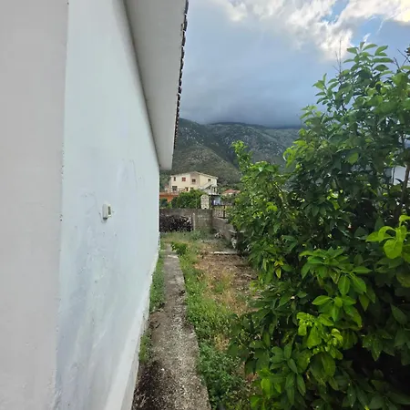 Casa de Férias Grandmas Garden House 8 Guests Garden And Grill Near Orikum And Dhermi *