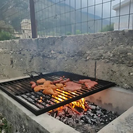 Grandmas Garden House 8 Guests Garden And Grill Near Orikum And Dhermi Casa de Férias